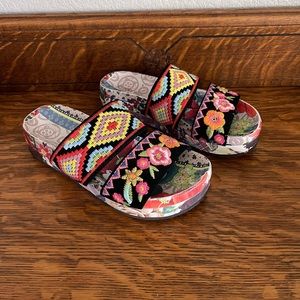 Johnny Was Woman’s Embroidered Sandals size 38